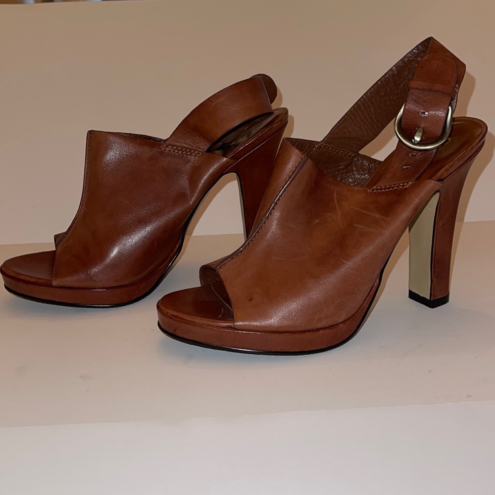 *LAST CHANCE*‼️ All leather peep toe mule